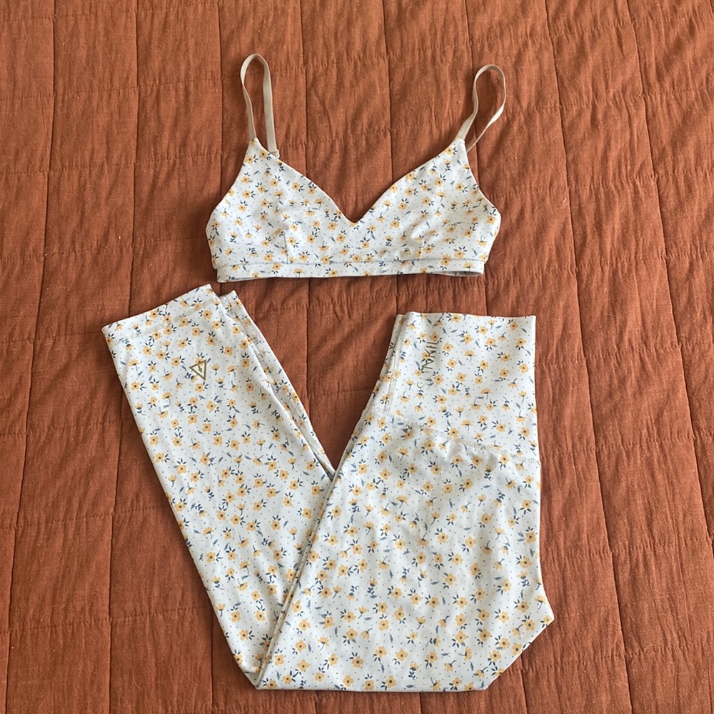 Slinkii floral workout set. Leggings size small. Sports bra size XS